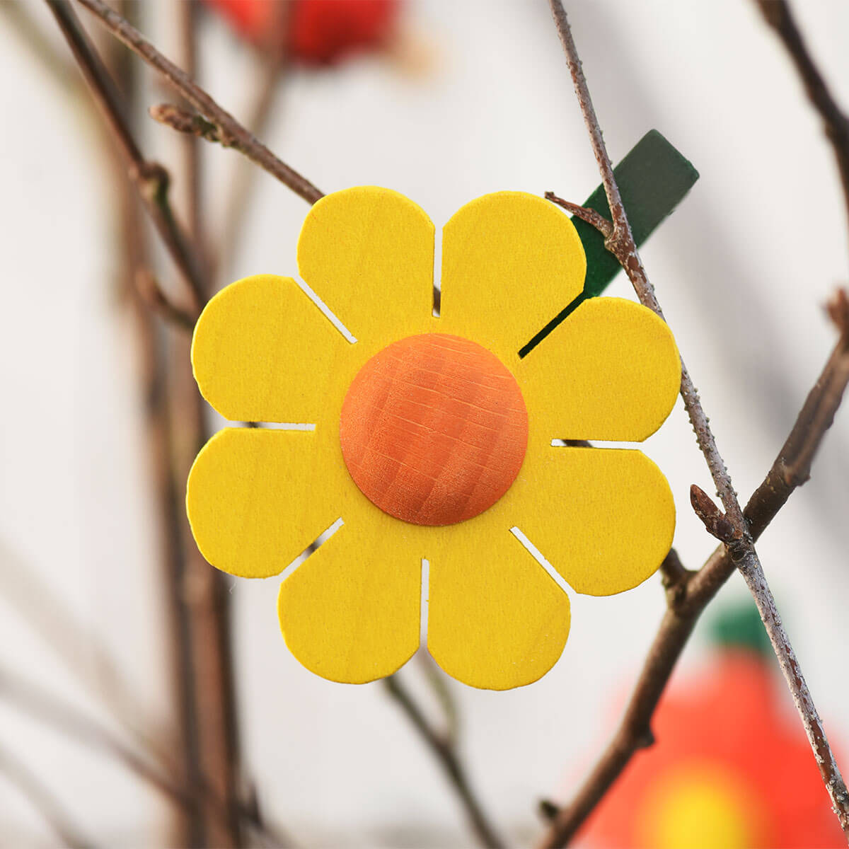 Holzblume mit Klammer gelb
