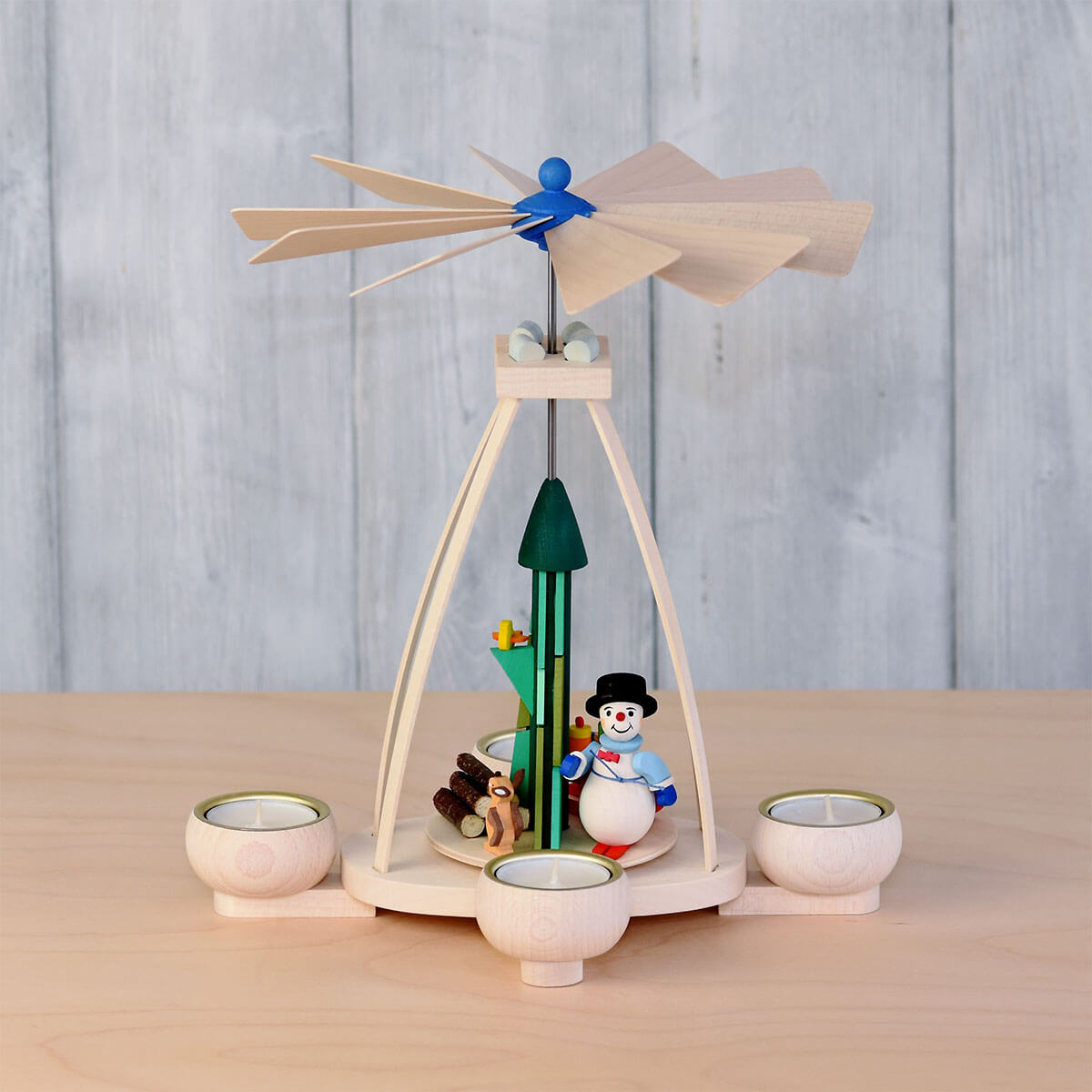 Tischpyramide mit Teelicht Schneemann