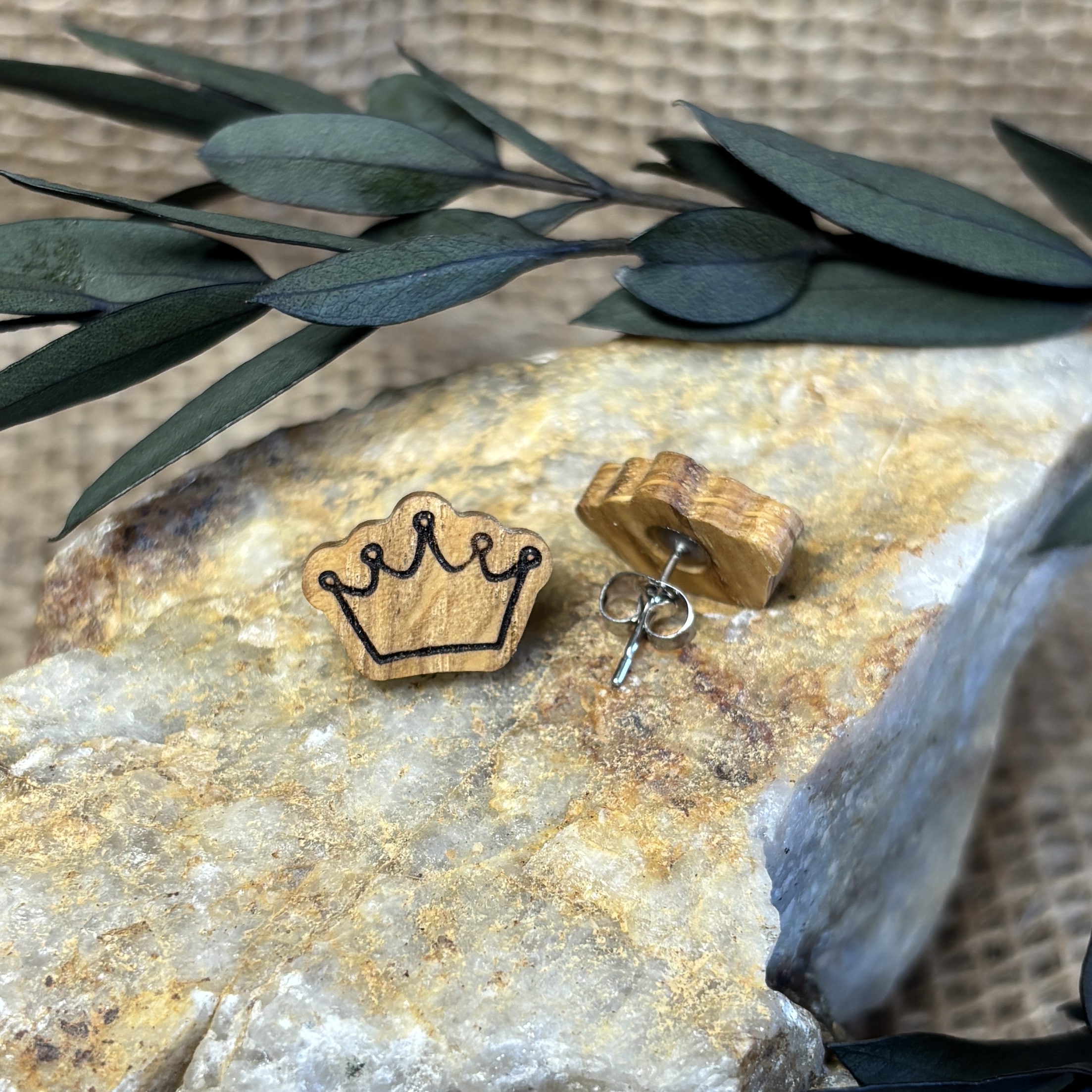 Earring Engraved Crown