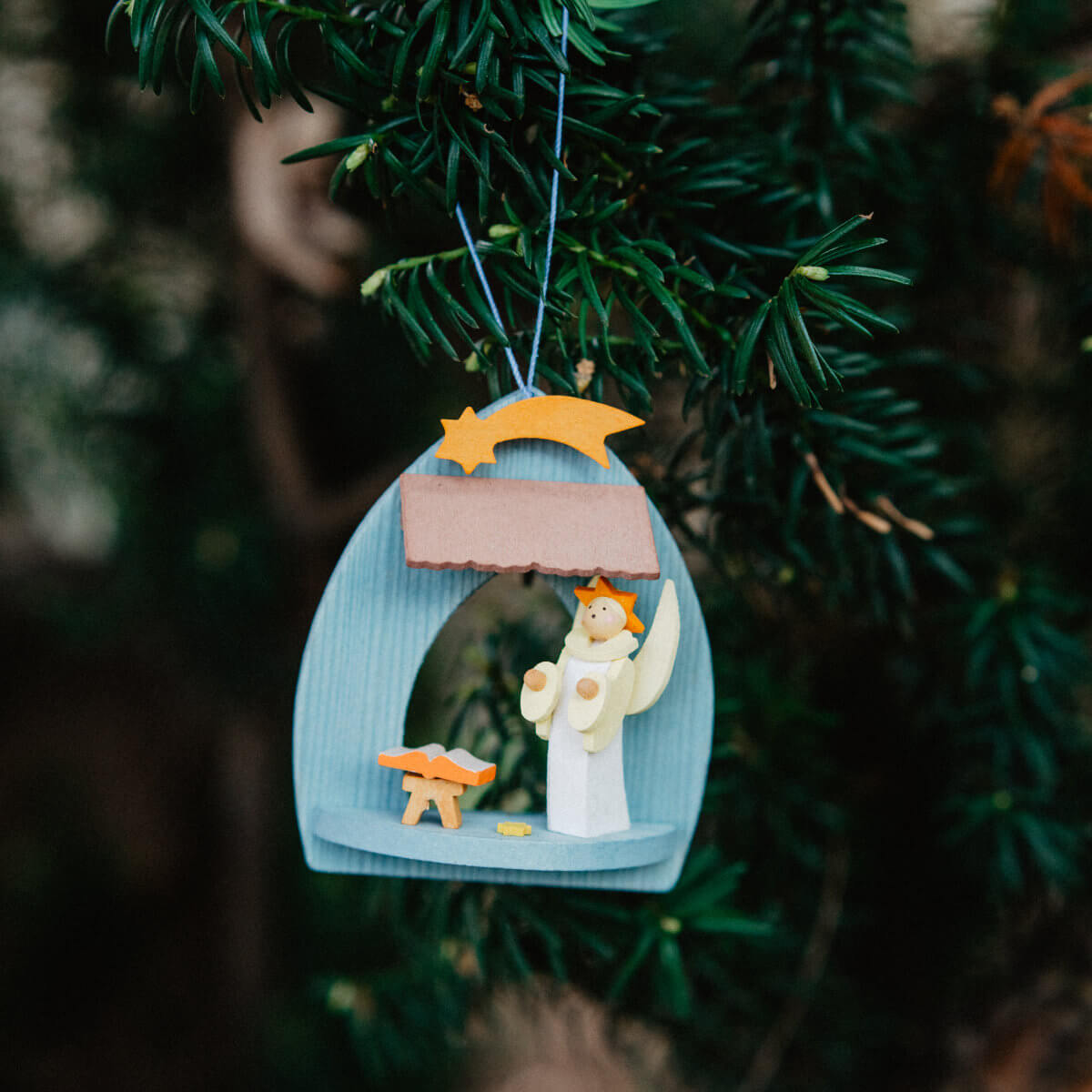 Manger 'The Nativity' Ornament with shepherd